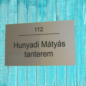 Gravírozott műanyag cégtábla - alumínium színű